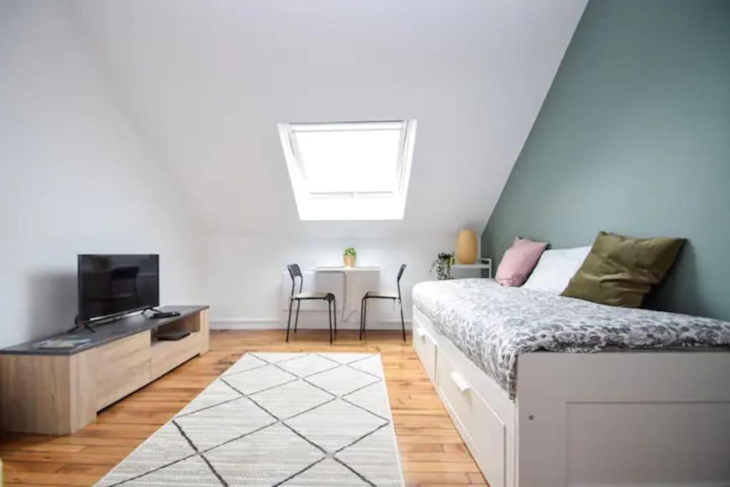 Disponible - Appartement Entier - 10Mn Rer B Aeroport Cdg - Paris Gare Du Nord, T11 Express, Le Bourget, Tout Equipe, Netflix Gratuit, 3 Personnes, 4Eme Etage, Escaliers, Parc Des Expositions, Parking Rue Gratuit Apres 19H دْراسي المظهر الخارجي الصورة