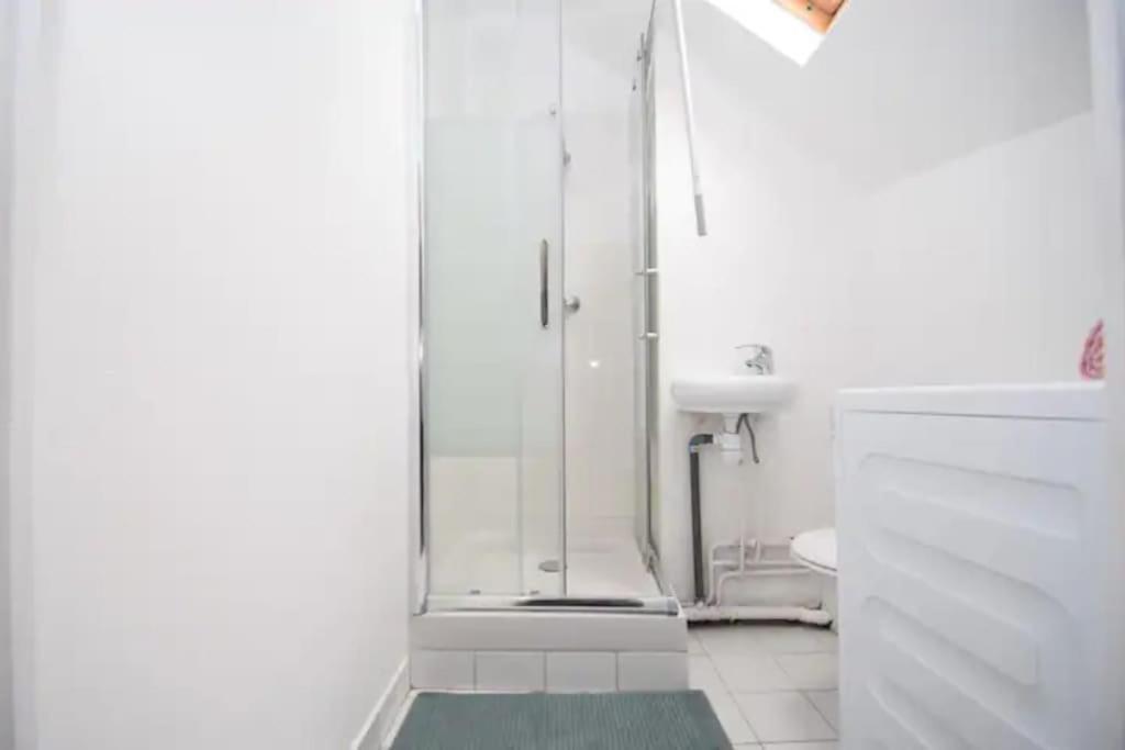 Disponible - Appartement Entier - 10Mn Rer B Aeroport Cdg - Paris Gare Du Nord, T11 Express, Le Bourget, Tout Equipe, Netflix Gratuit, 3 Personnes, 4Eme Etage, Escaliers, Parc Des Expositions, Parking Rue Gratuit Apres 19H دْراسي المظهر الخارجي الصورة